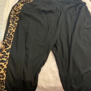 Cute leopard sweatshirt and sweatpants set